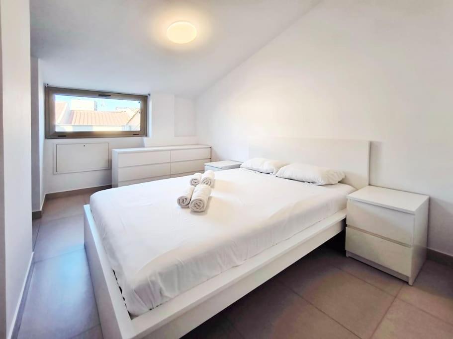 Moderno Apartamento Duplex En Terrassa Centro Exterior foto